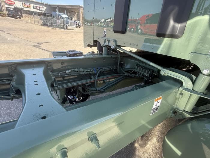 2027 Peterbilt 589 — photo 16
