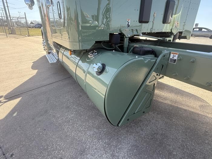 2027 Peterbilt 589 — photo 17