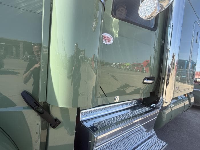 2027 Peterbilt 589 — photo 18