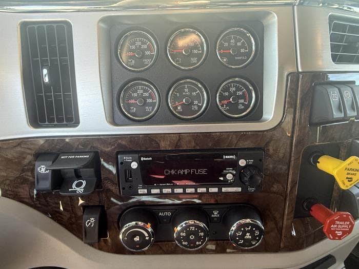 2027 Peterbilt 589 — photo 22