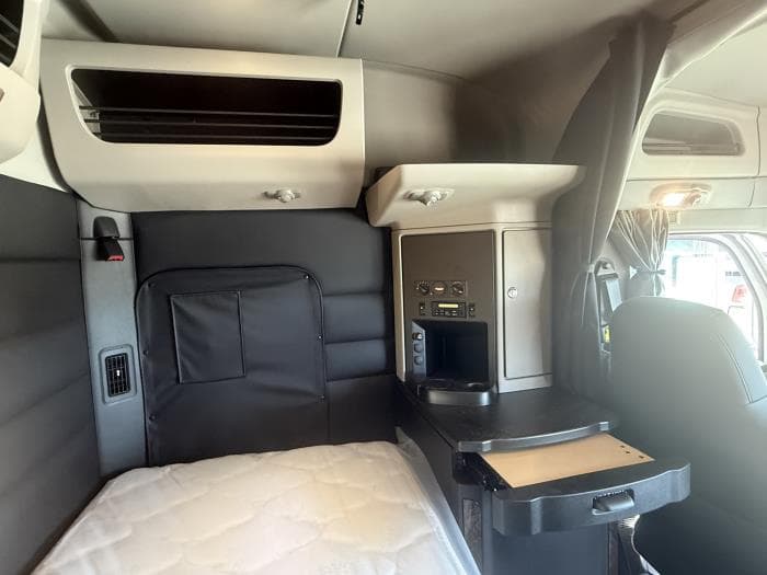 2027 Peterbilt 589 — photo 26