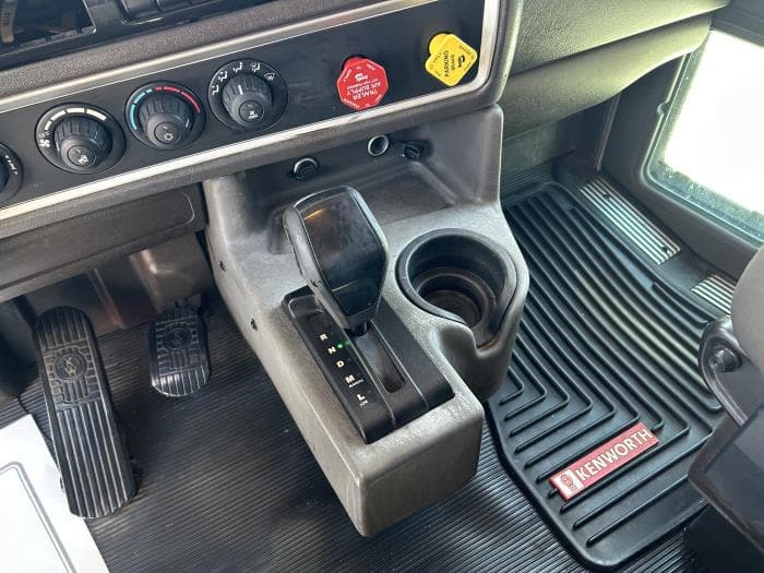 2019 Kenworth T800 — photo 16