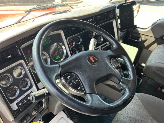 2019 Kenworth T800 — photo 13