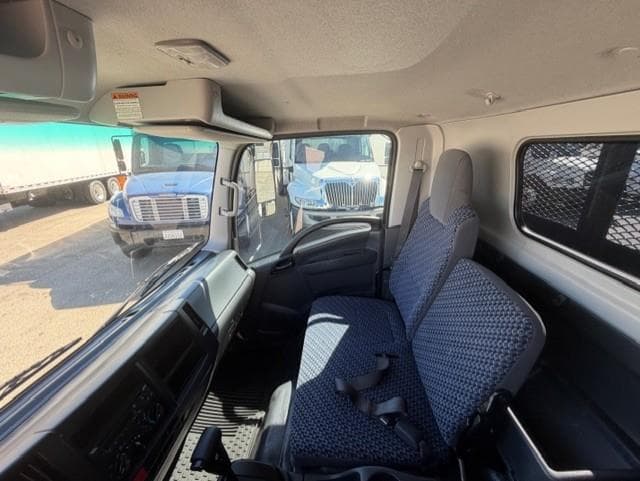 2023 Isuzu NRR — photo 9