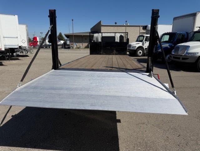 2023 Isuzu NRR — photo 11