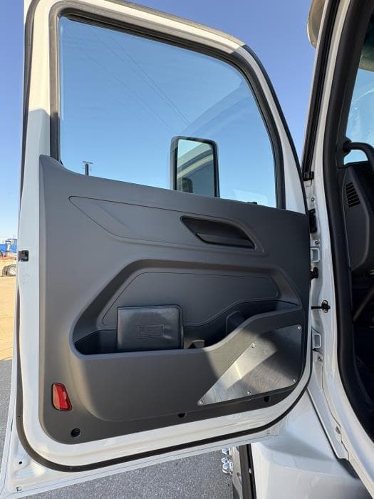 2026 Peterbilt — photo 10