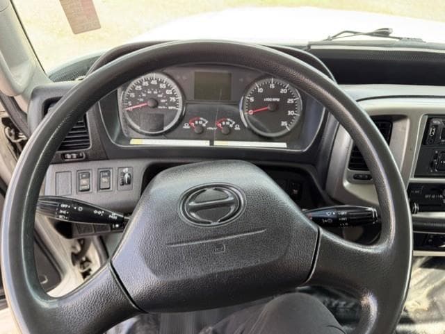 2020 Hino 268 — photo 12