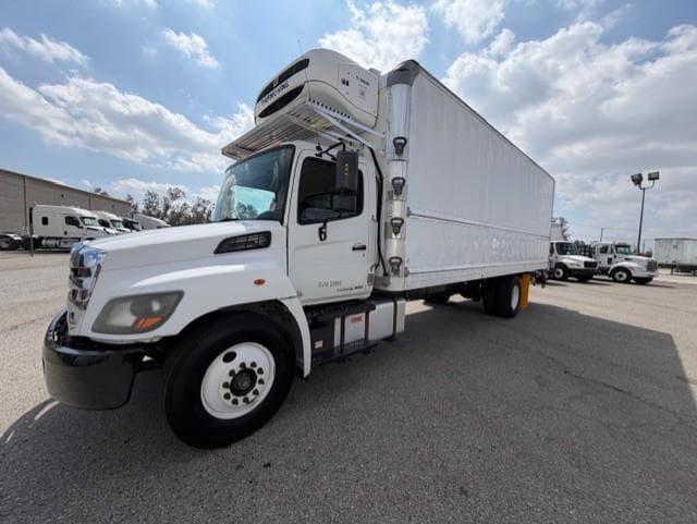 2020 Hino 268 — photo 2