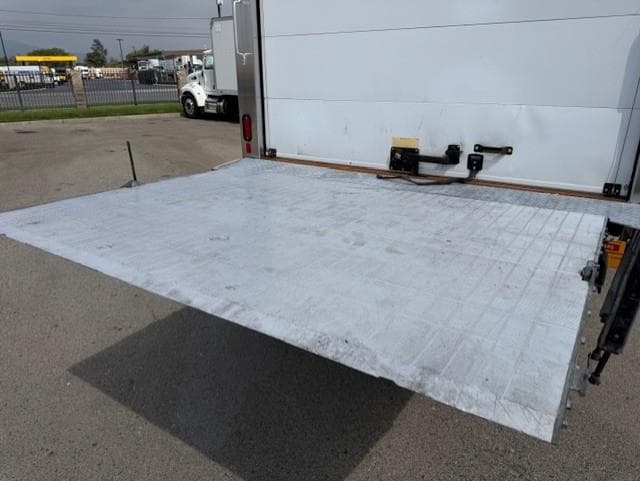 2020 Hino 268 — photo 8