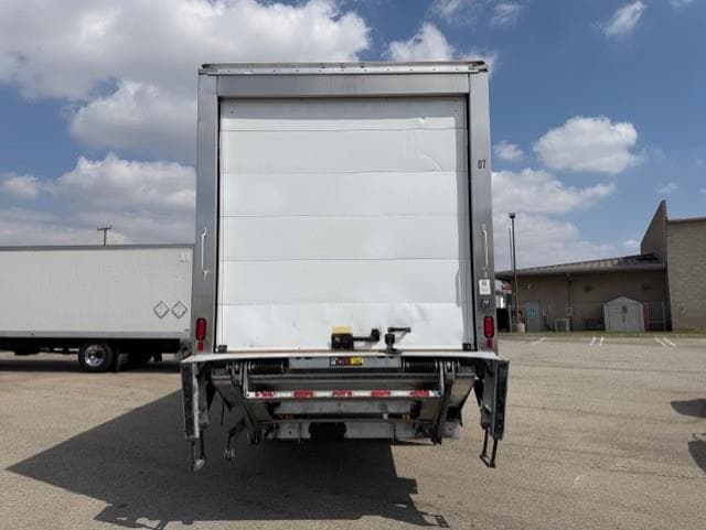 2020 Hino 268 — photo 4