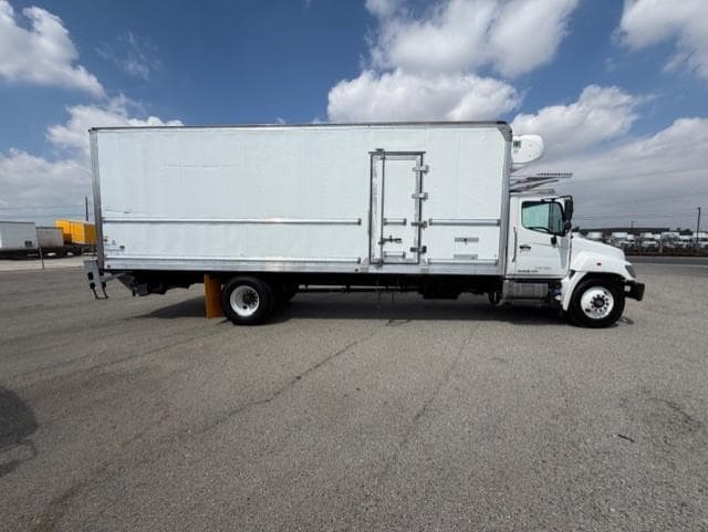 2020 Hino 268 — photo 5