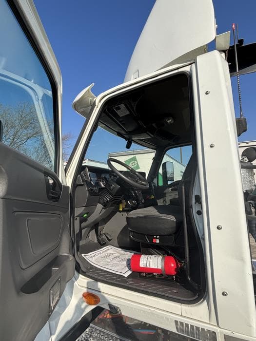 2019 International LT — photo 7