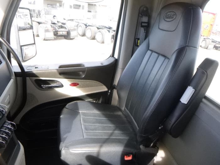 2023 Peterbilt 567 — photo 18