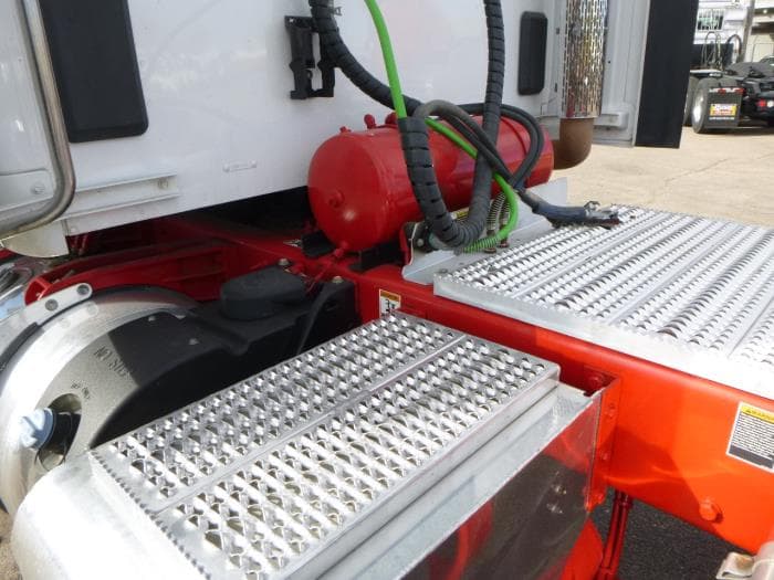 2023 Peterbilt 567 — photo 24