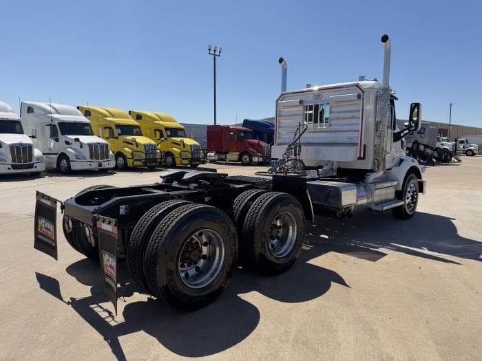 2021 Peterbilt 567 — photo 7