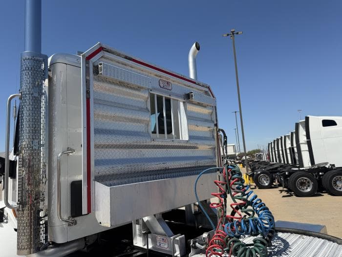 2021 Peterbilt 567 — photo 12