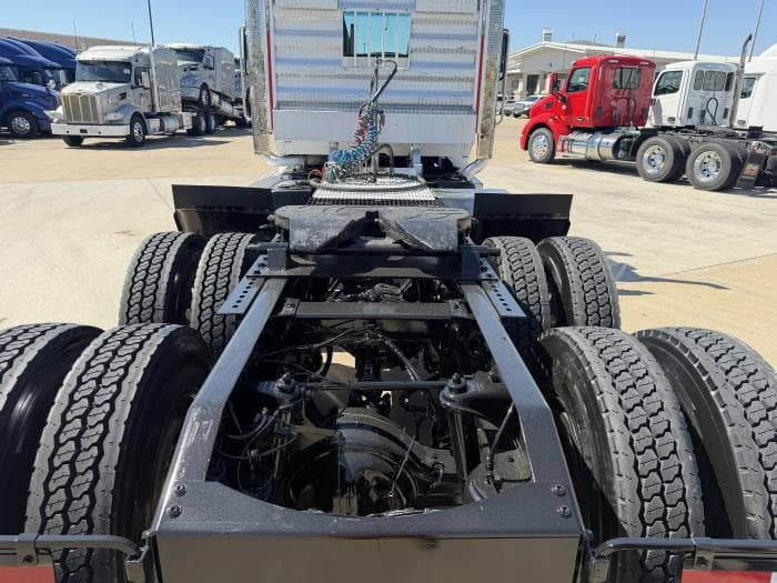 2021 Peterbilt 567 — photo 17