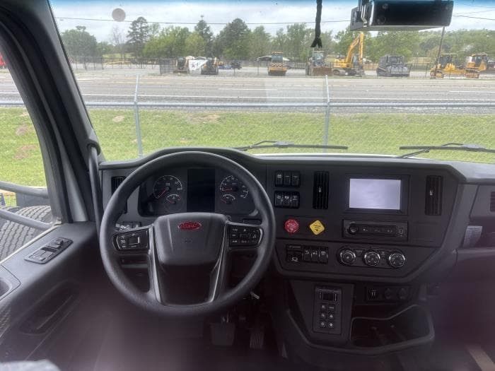 2026 Peterbilt — photo 10