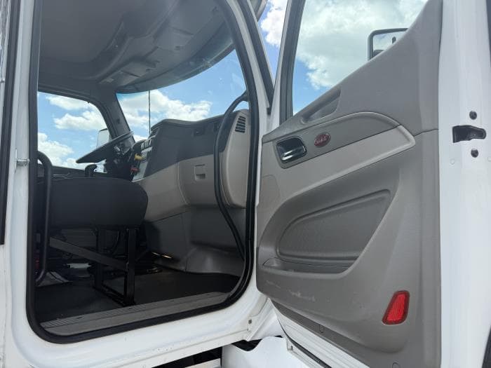 2019 Peterbilt 579 — photo 26