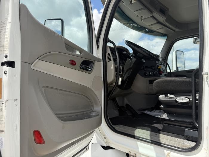 2019 Peterbilt 579 — photo 26