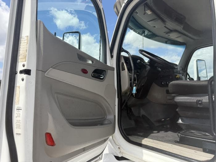 2019 Peterbilt 579 — photo 28