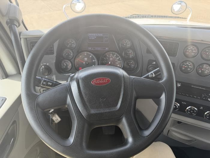 2019 Peterbilt 579 — photo 35