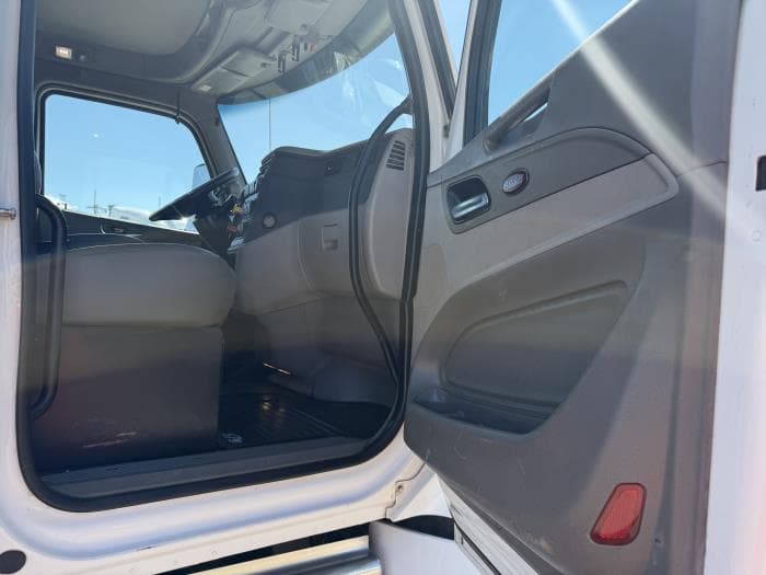 2020 Peterbilt 579 — photo 23