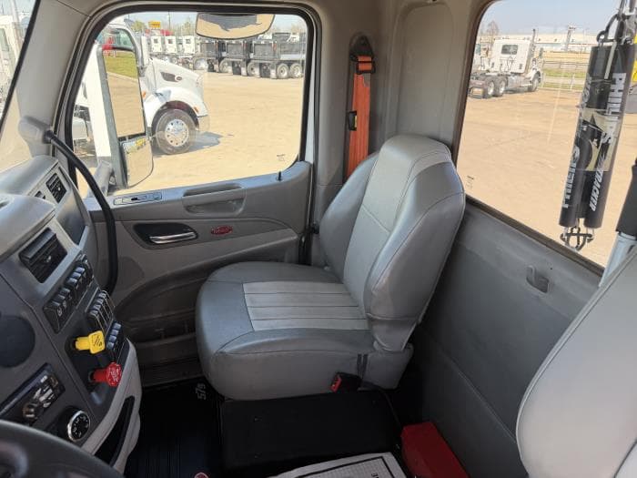 2020 Peterbilt 579 — photo 26