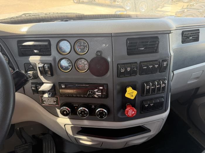 2020 Peterbilt 579 — photo 30