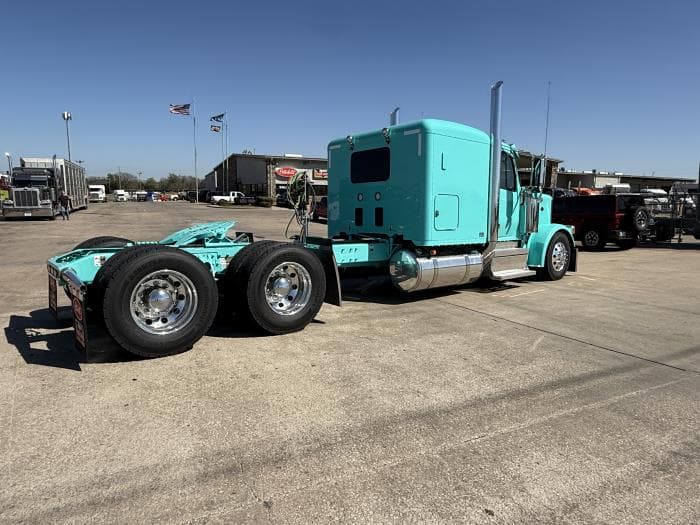2027 Peterbilt 589 — photo 20