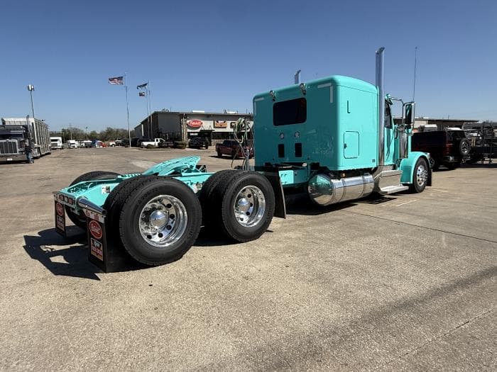 2027 Peterbilt 589 — photo 22