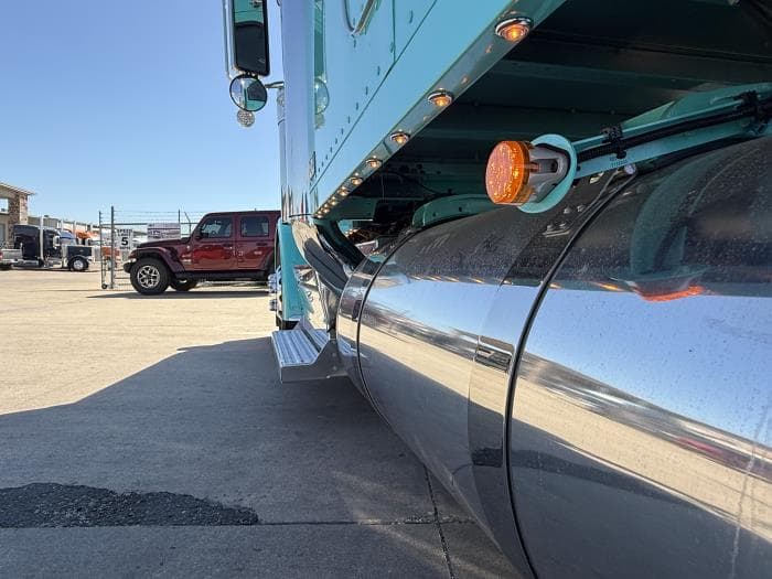 2027 Peterbilt 589 — photo 27