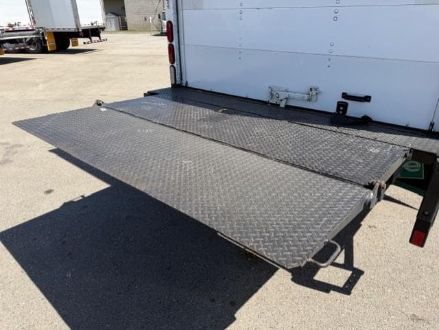 2023 Isuzu NPR — photo 9