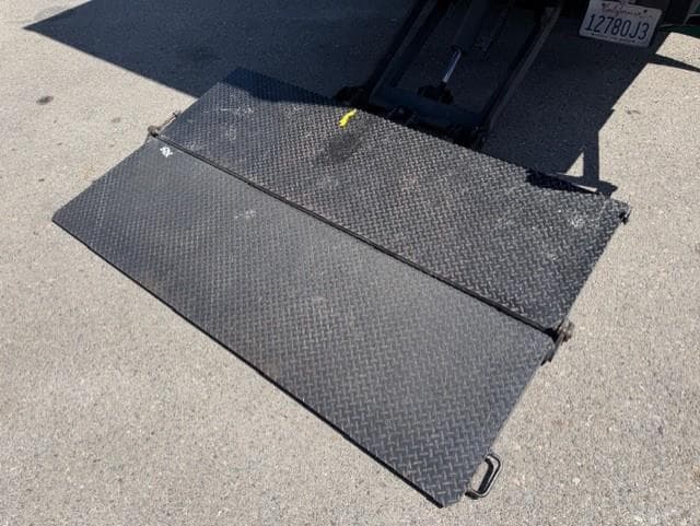 2023 Isuzu NPR — photo 10