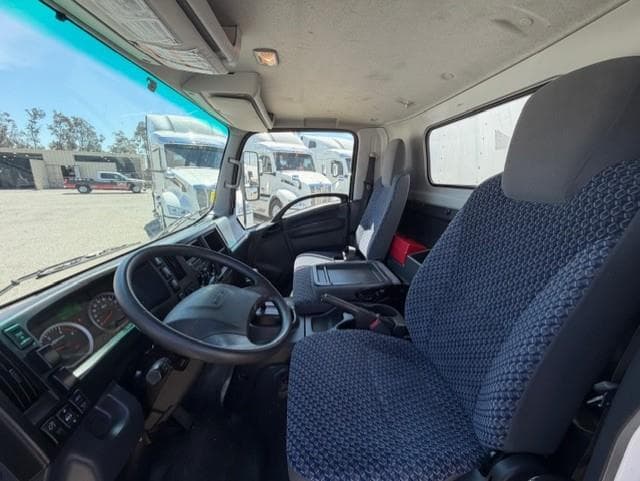 2023 Isuzu NPR — photo 11