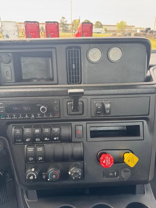 2021 International LT — photo 16