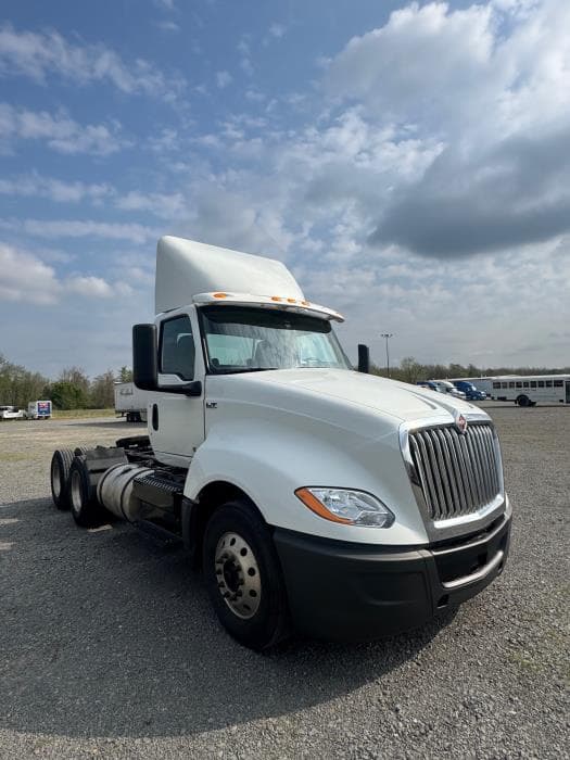 2021 International LT — photo 4