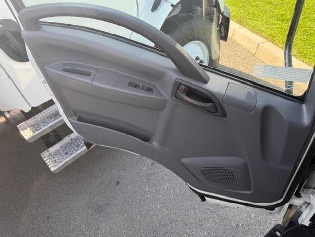 2022 Isuzu NPR — photo 12