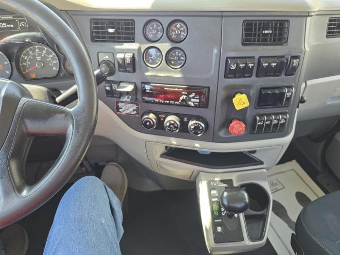 2020 Peterbilt 567 — photo 11