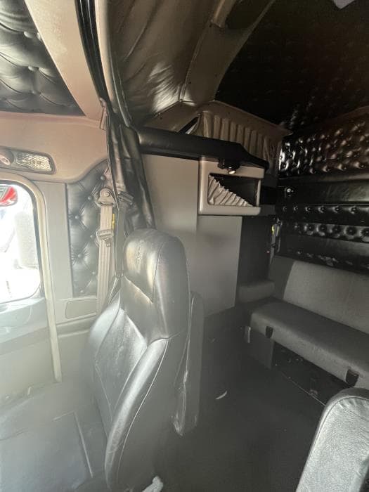 2022 Kenworth W900 — photo 8