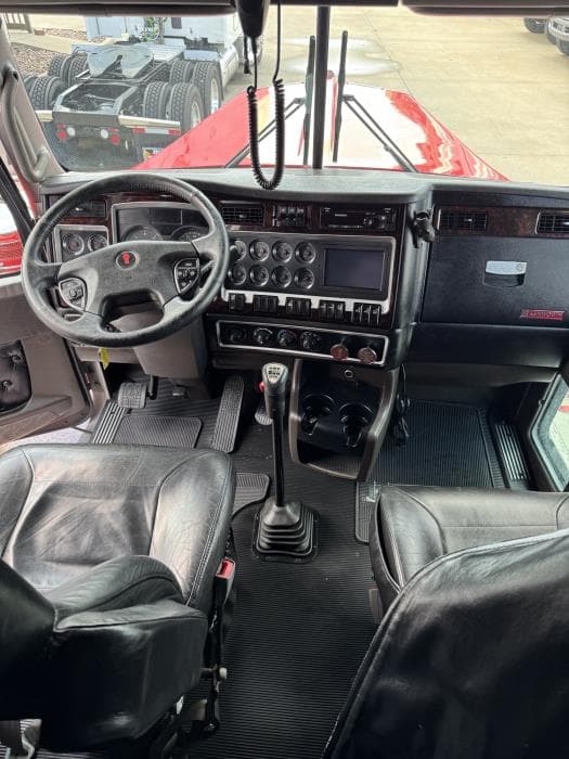 2022 Kenworth W900 — photo 15