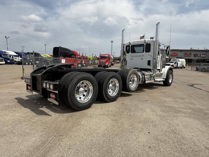 2027 Peterbilt 589 — photo 6