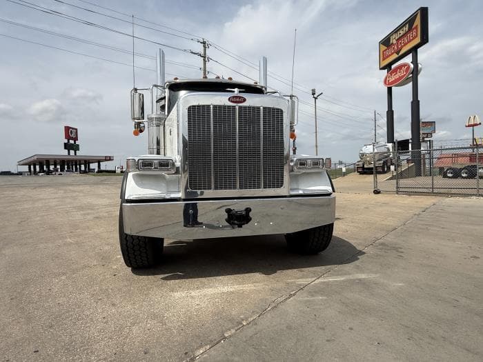 2027 Peterbilt 589 — photo 10