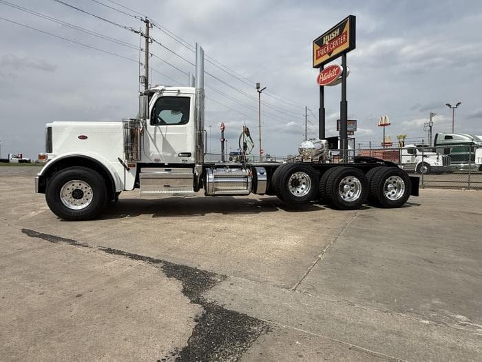 2027 Peterbilt 589 — photo 12