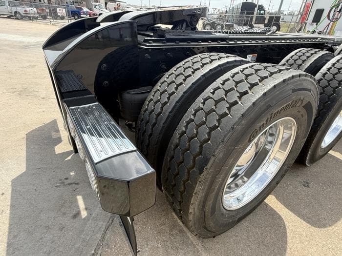 2027 Peterbilt 589 — photo 21