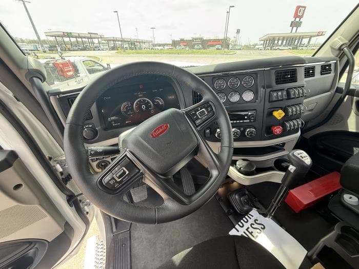 2027 Peterbilt 589 — photo 24