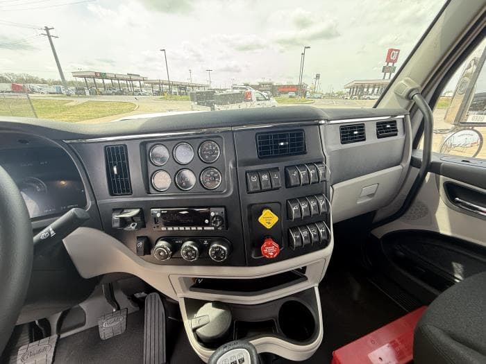 2027 Peterbilt 589 — photo 25