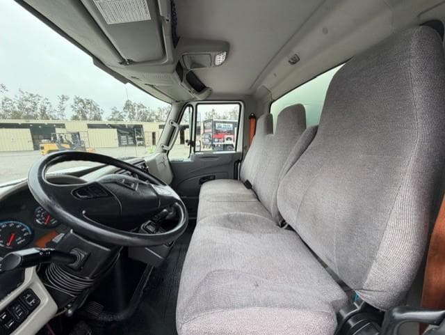 2019 International 4300 — photo 9