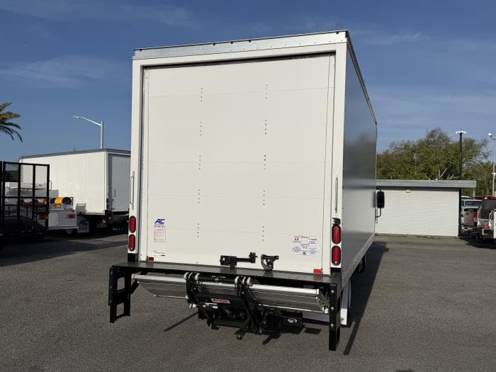 2025 Isuzu NPR — photo 5