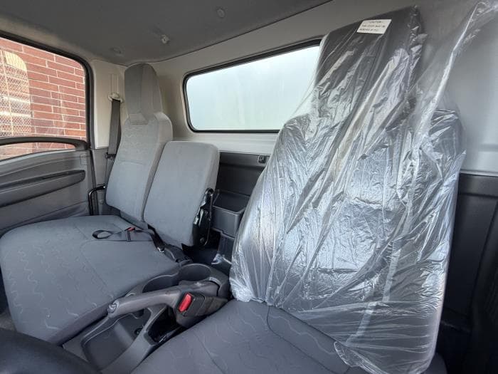 2025 Isuzu NPR — photo 19
